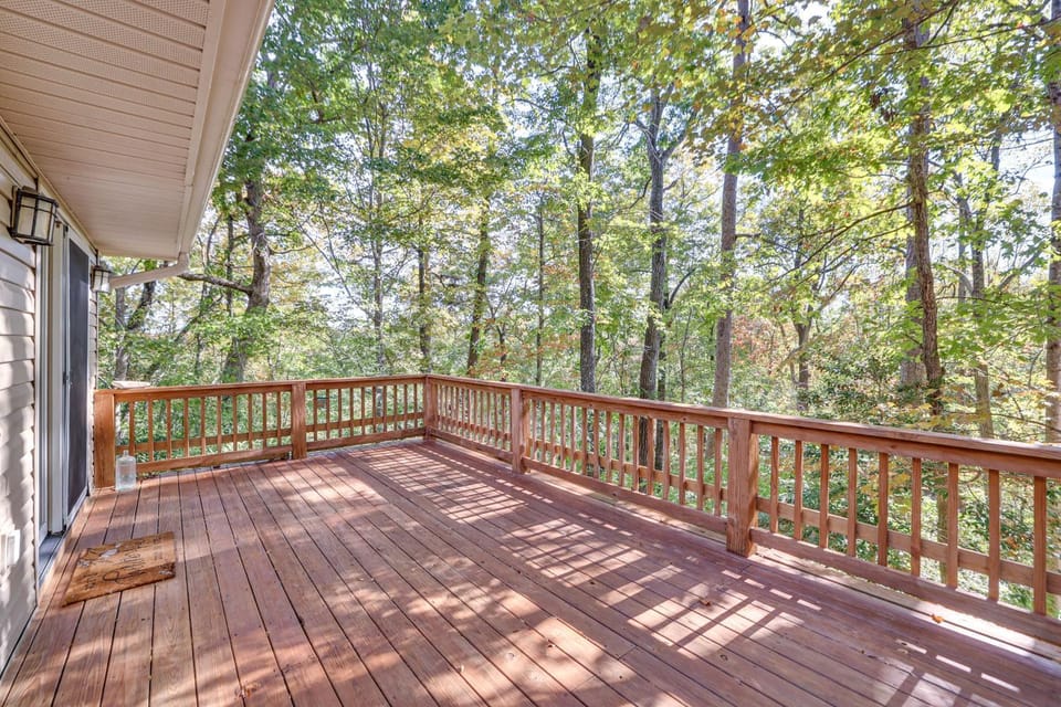 Forest-View Gem on Vaughn Creek < 1 Mi to Dtwn! House in Tryon