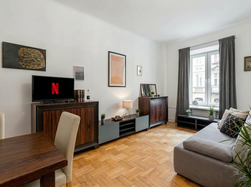Communal lounge/ TV room, TV and multimedia, Living room, Seating area, Evening entertainment