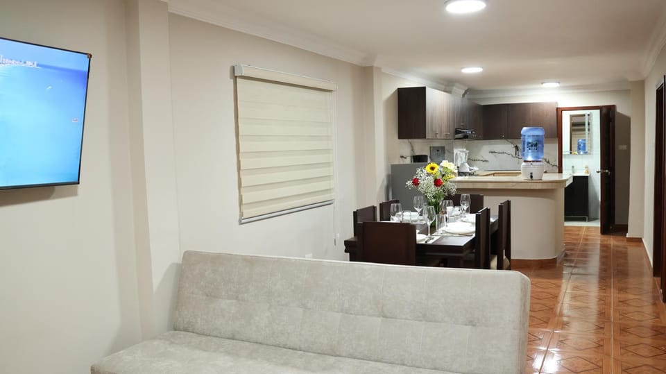 TV and multimedia, Kitchen or kitchenette, Living room, Seating area, Dining area, minibar, stove