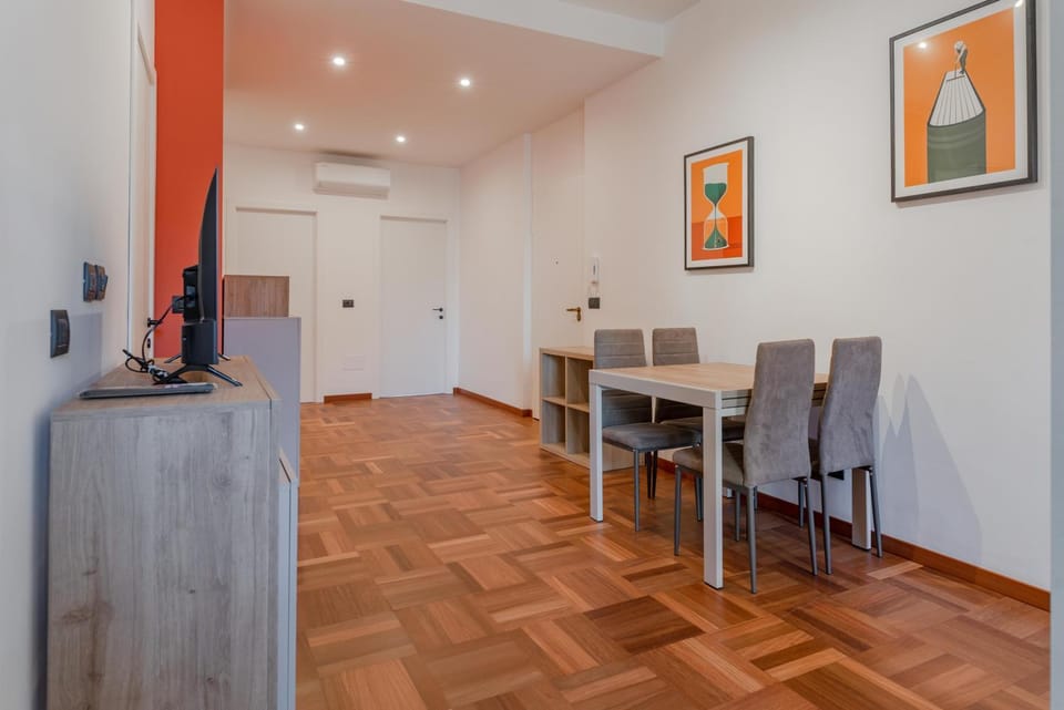 Living room, Dining area, air conditioner