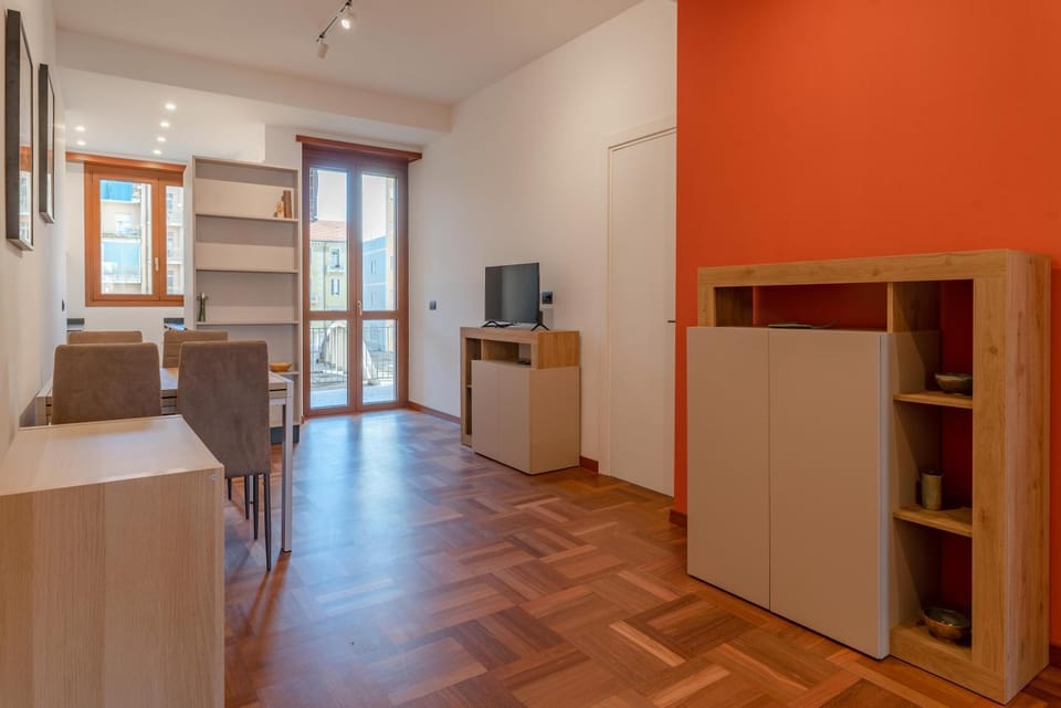 TV and multimedia, Dining area