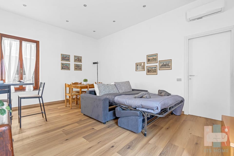 Bed, Living room