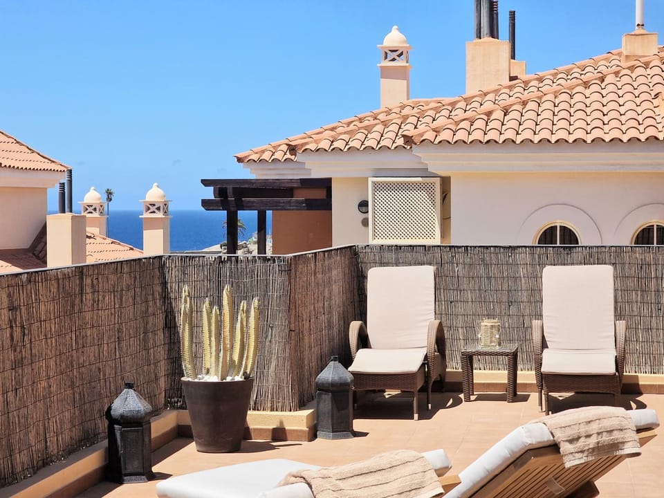 View (from property/room), Balcony/Terrace, Seating area
