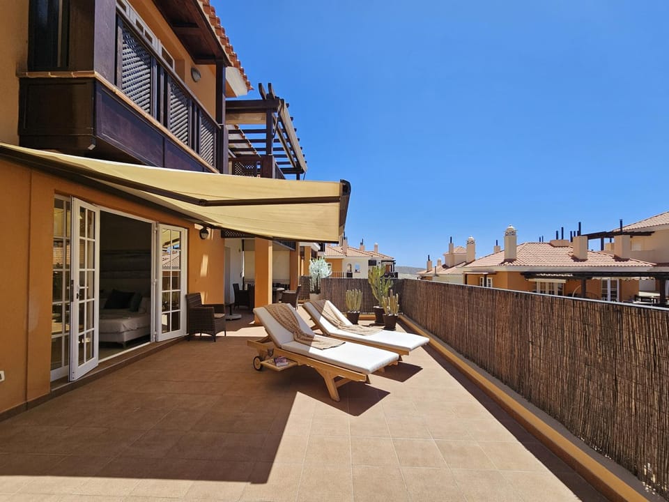 Balcony/Terrace, sunbed