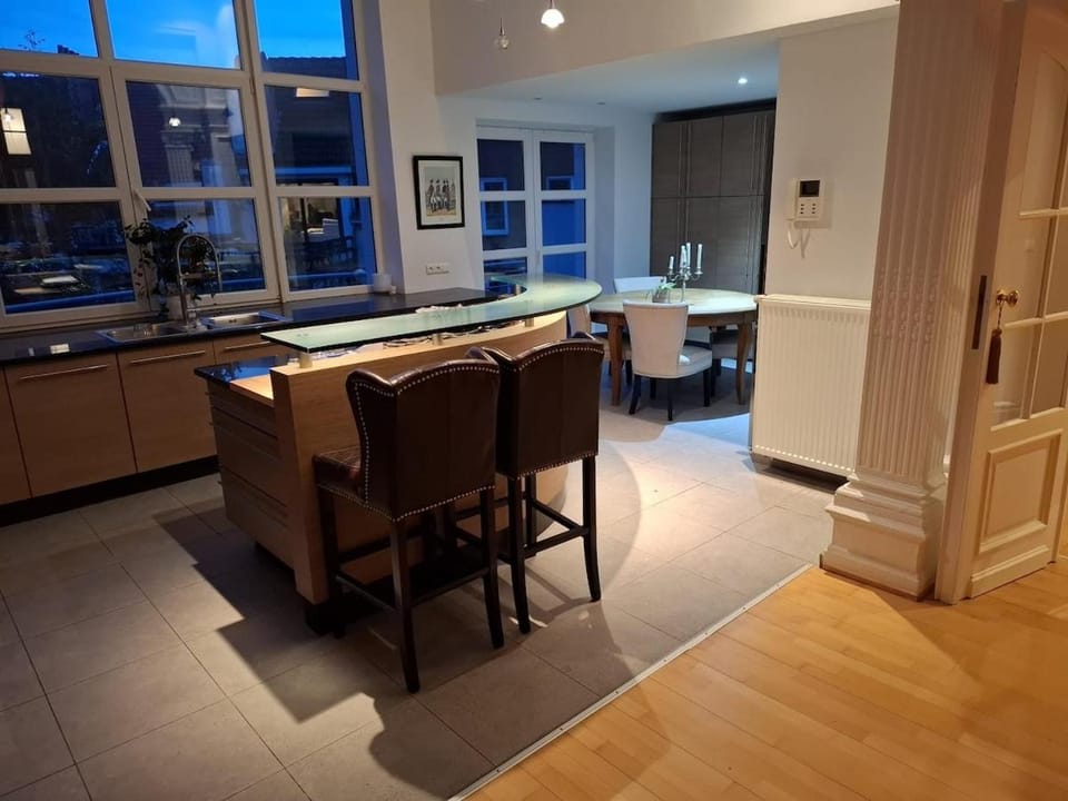 Brussels' Premier Parkside Residence Apartment in Ixelles