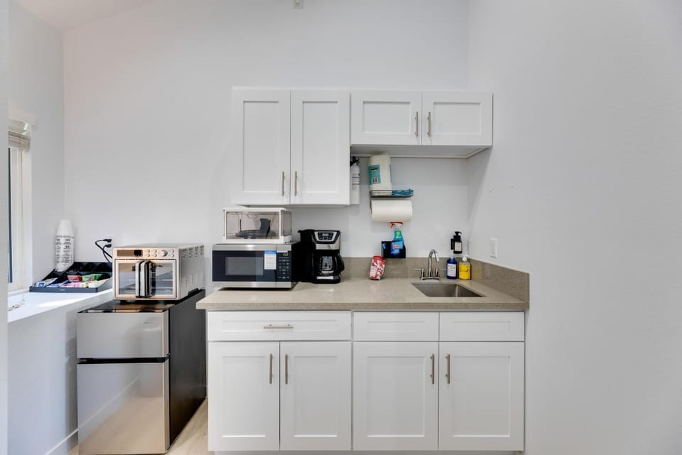 Walk to Main St! Pet-Friendly Alhambra Studio Apartment in Alhambra