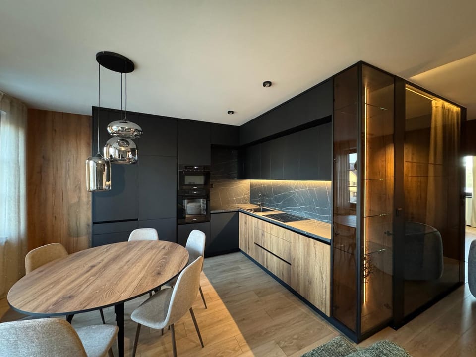 Dining area, kitchen
