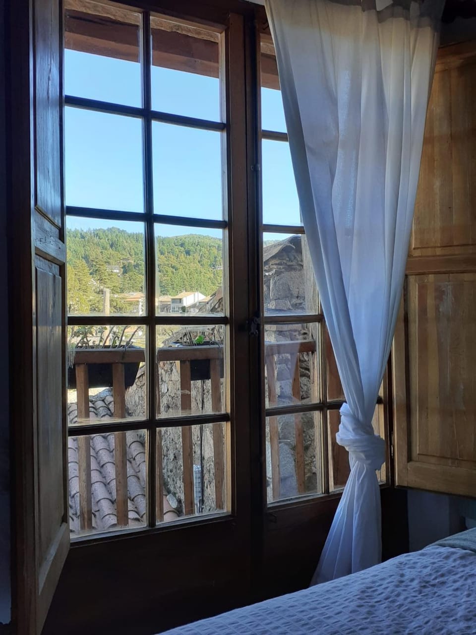 Bedroom, Mountain view