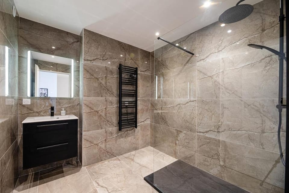 Shower, Bathroom, towels