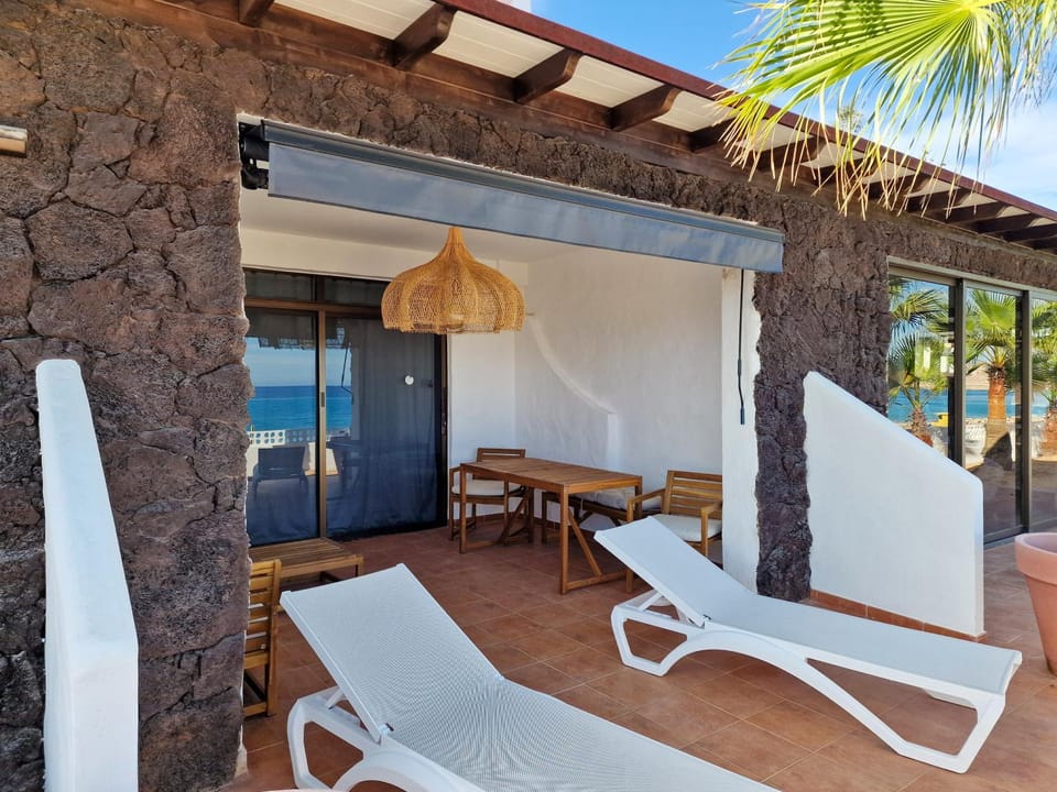 Balcony/Terrace, sunbed