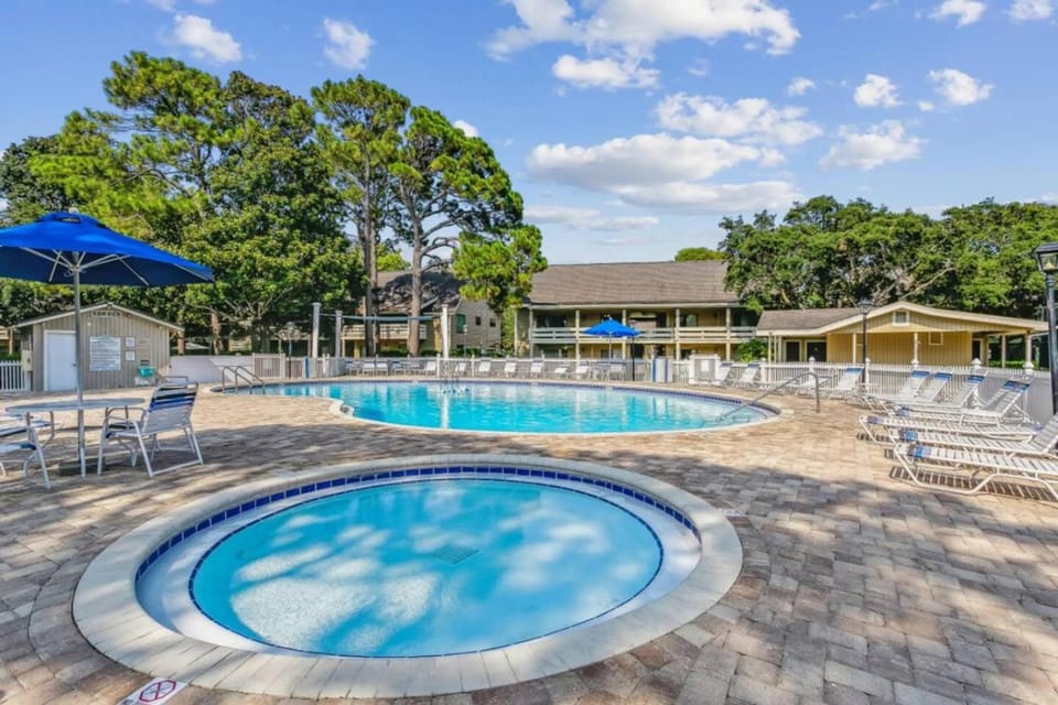 Pool view, Swimming pool, sunbed