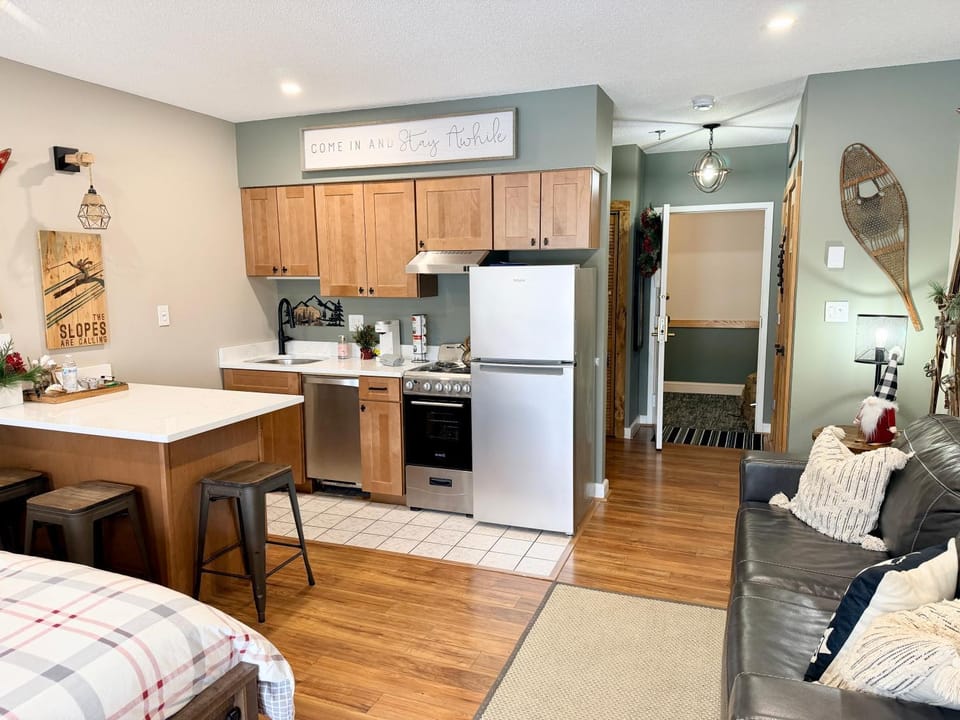 Dining area, kitchen