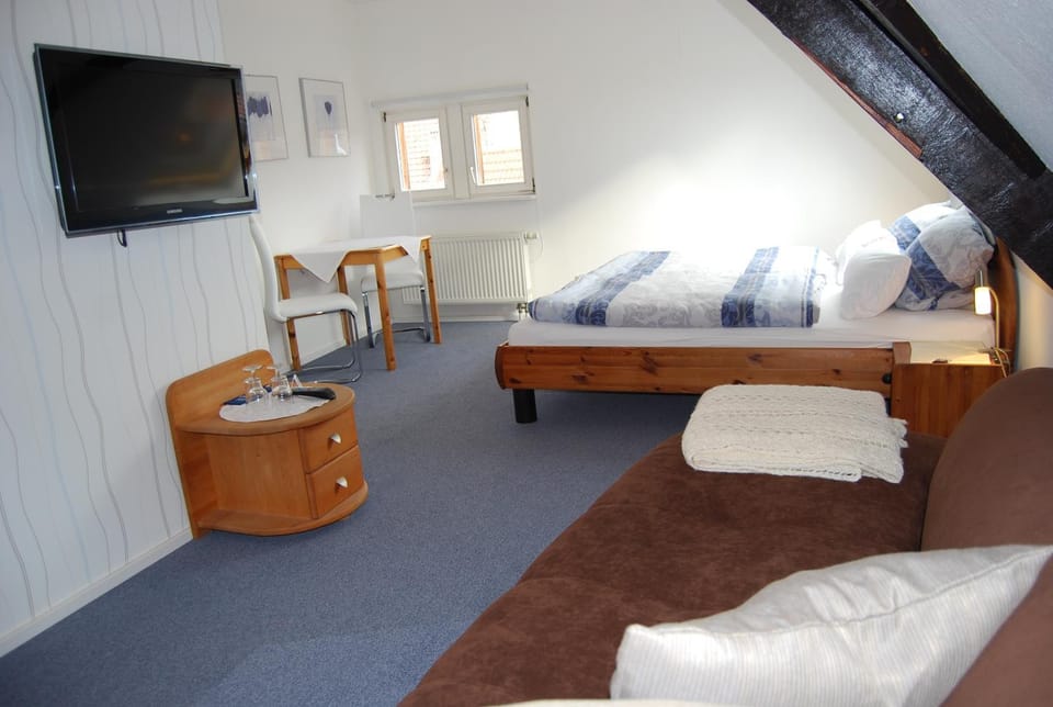 TV and multimedia, Photo of the whole room, Seating area