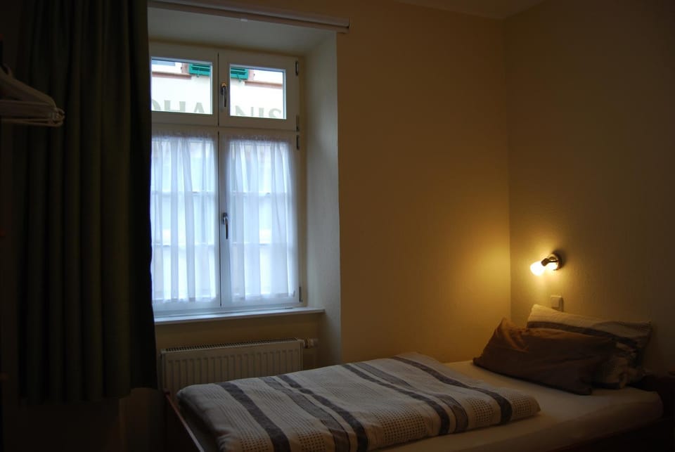 Bed, Bedroom, Street view