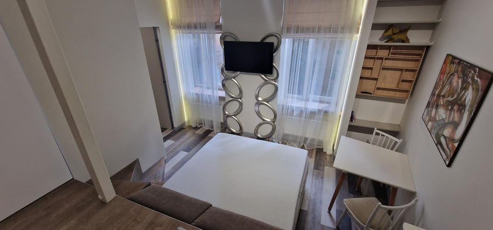 Дизайнерський ремонт Центр Apartment in Lviv