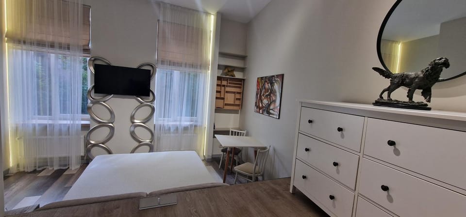 Дизайнерський ремонт Центр Apartment in Lviv
