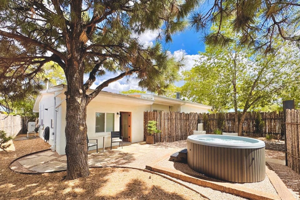 Serene Couple's Retreat 3 Mi to Dtwn Santa Fe House in Santa Fe