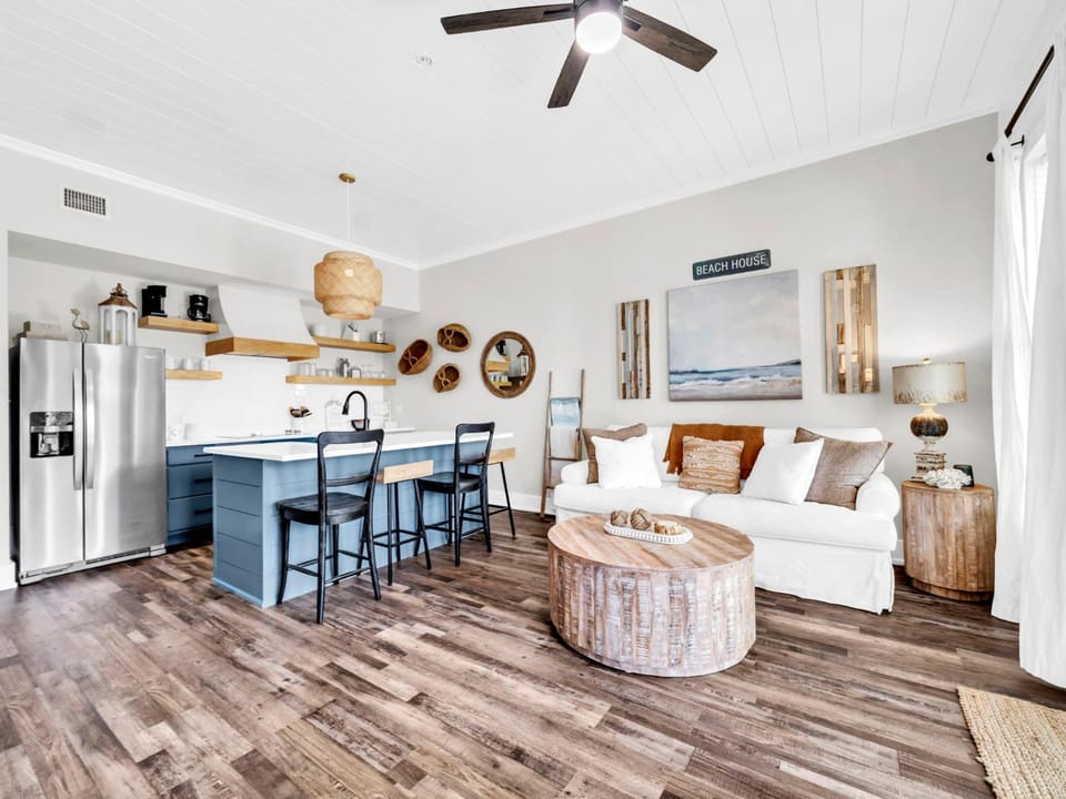 Steps To Beach Snowbirds Welcome Large Balcony House in South Walton County