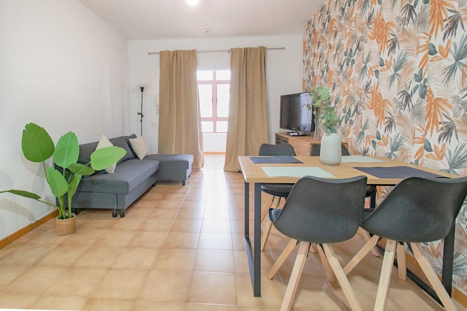 TV and multimedia, Seating area, Dining area