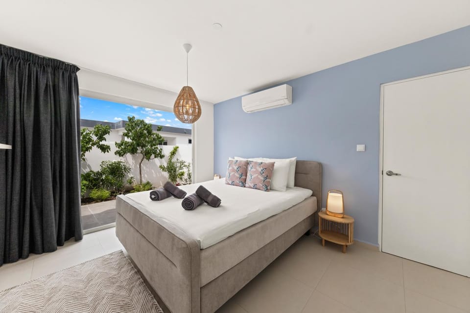 Bed, Natural landscape, Bedroom, towels