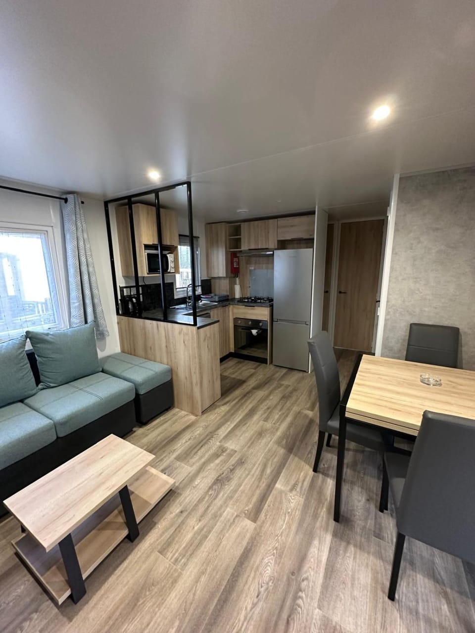 Kitchen or kitchenette, Living room