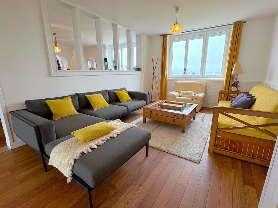 Living room, Seating area