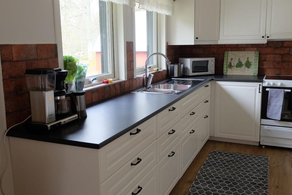 Pretty holiday house in the woods close to lake Villa in Skåne County