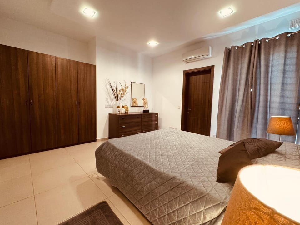 Bedroom, hair dryier, air conditioner