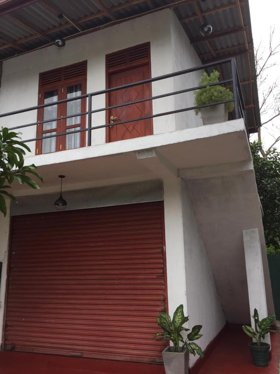 Property building, Day, Balcony/Terrace