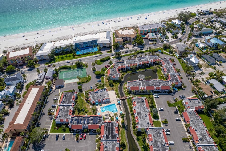 Sun Stack at Runaway Bay 251 by SeaBreeze Vacation House in Bradenton Beach