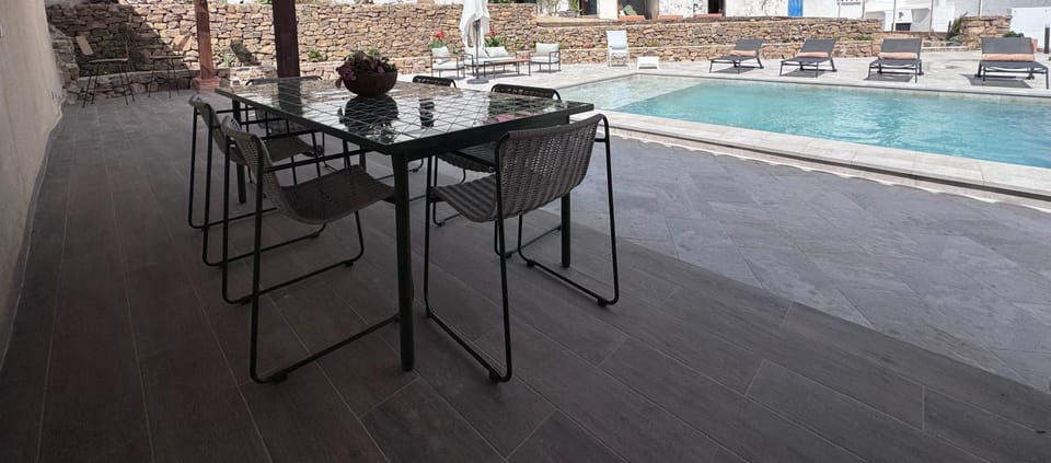 Dining area, Pool view