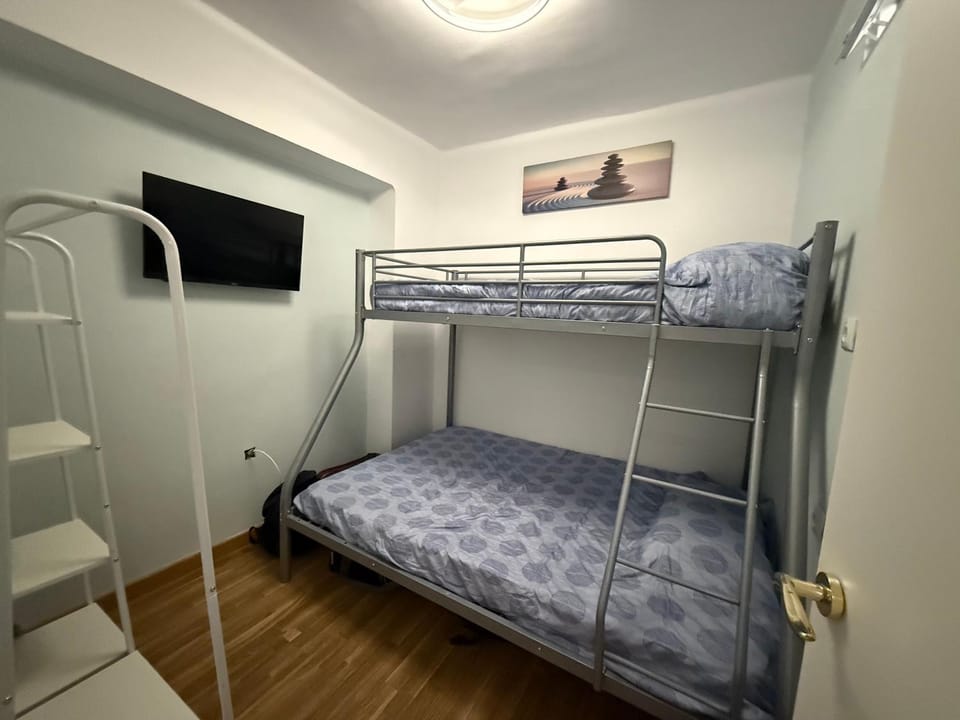 Bed, TV and multimedia, Photo of the whole room, Bedroom, bunk bed