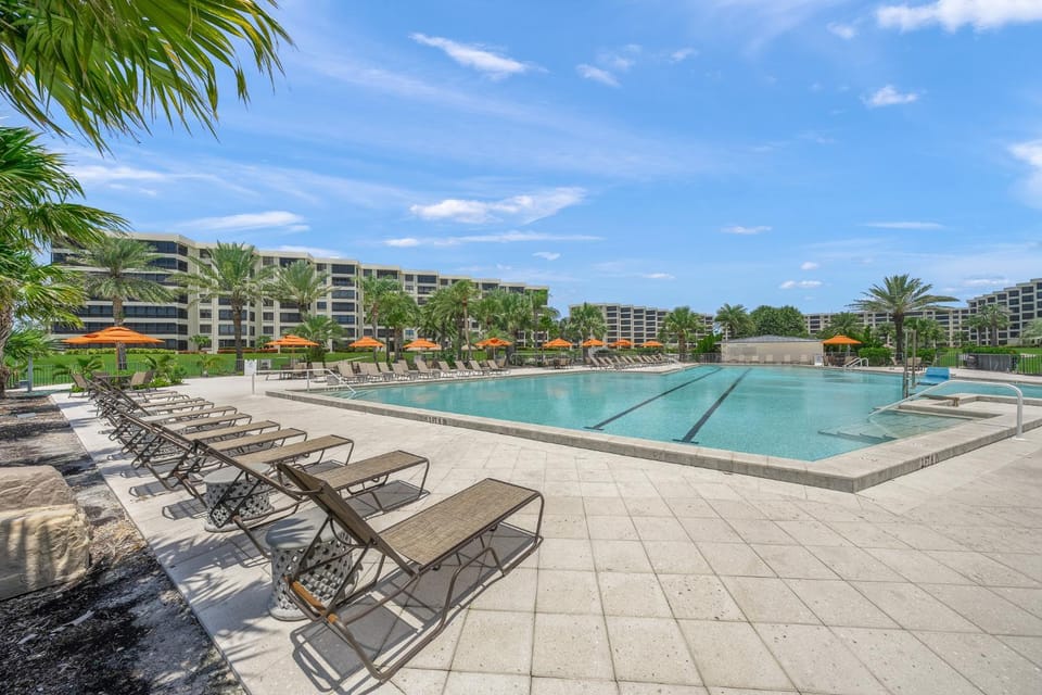 Gulf and Bay Club- E104 Apartment in Siesta Beach