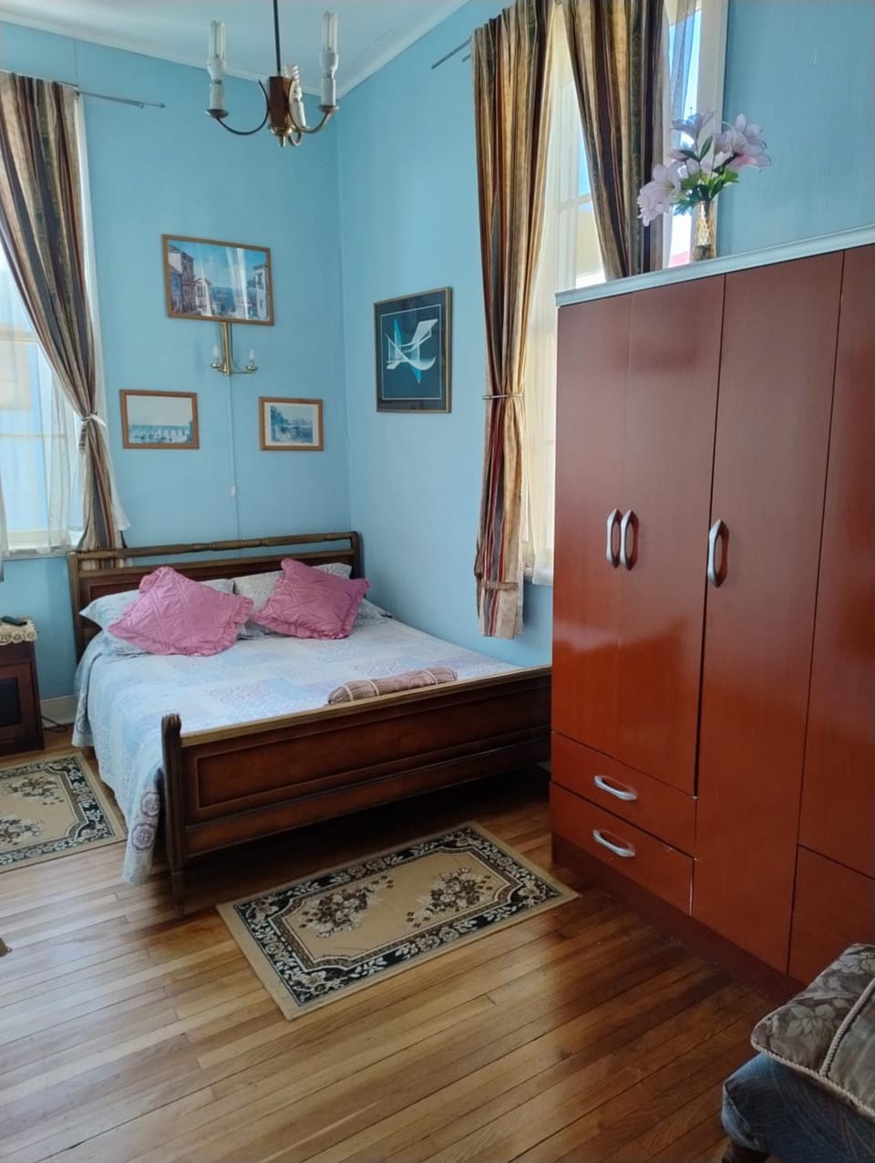 Photo of the whole room, Bedroom