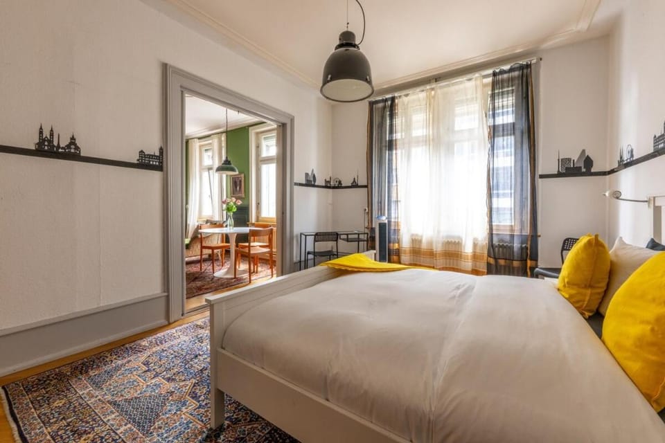 Bed, Photo of the whole room, Seating area, Bedroom