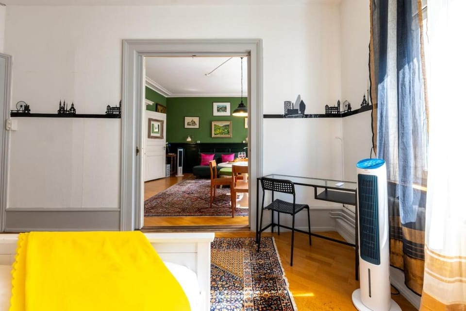 Bed, Living room, Dining area, Bedroom