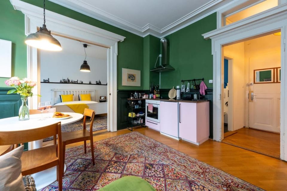 Coffee/tea facilities, Kitchen or kitchenette, Dining area, oven, pet friendly, stove