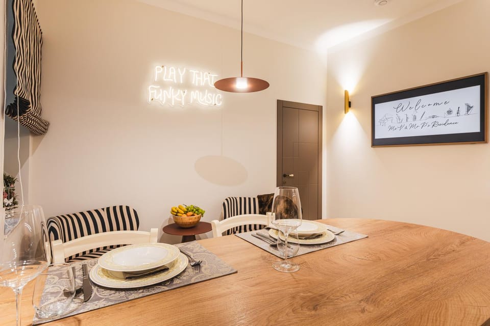 TV and multimedia, Living room, Dining area
