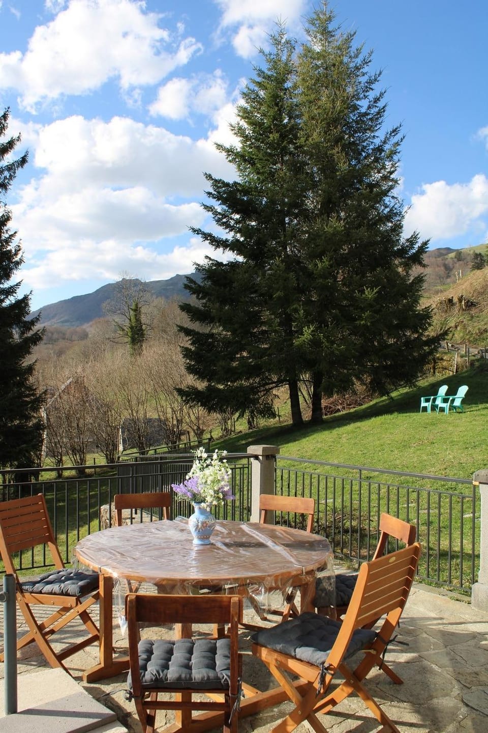 Patio, Dining area, Garden view, Mountain view