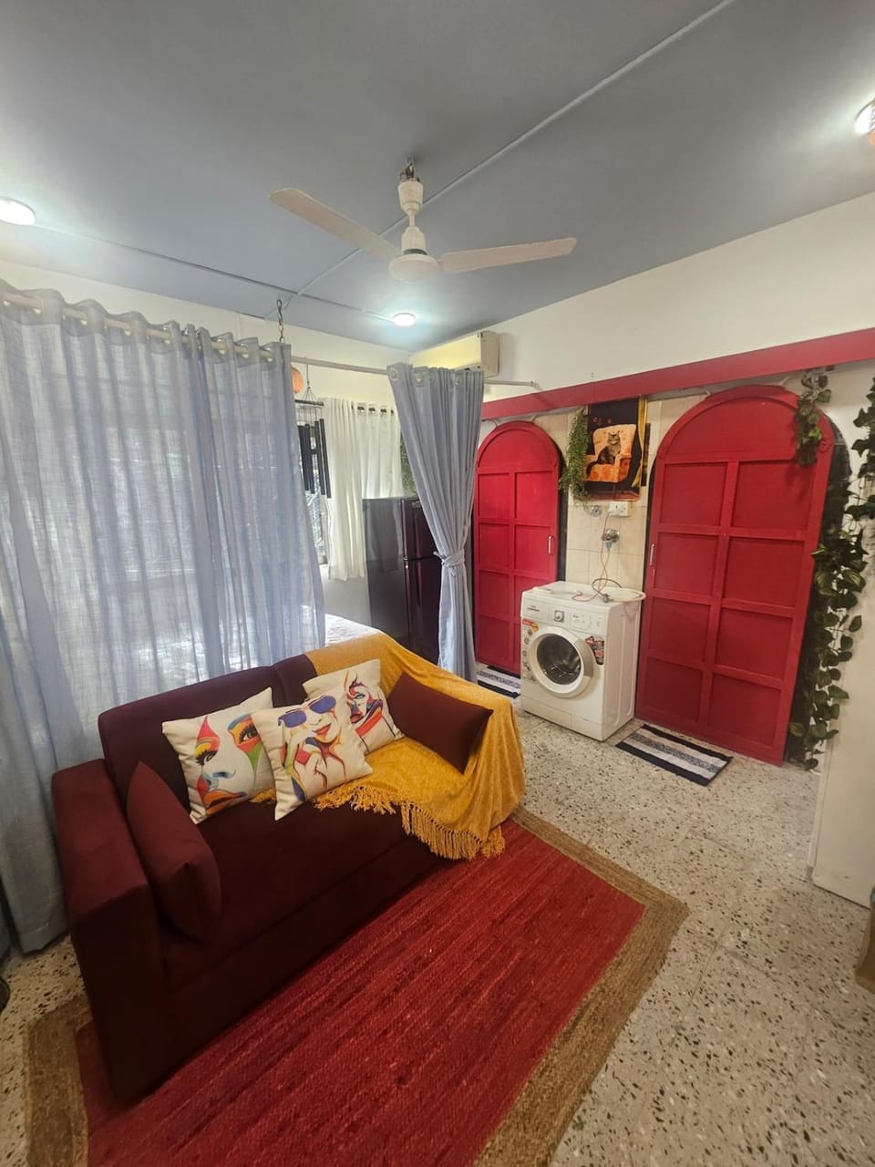 Retro Bandra - Cozy Comfort in a Heritage Village Apartment in Mumbai