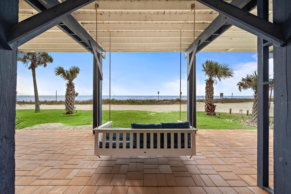 Ocean View House in Hitchcock