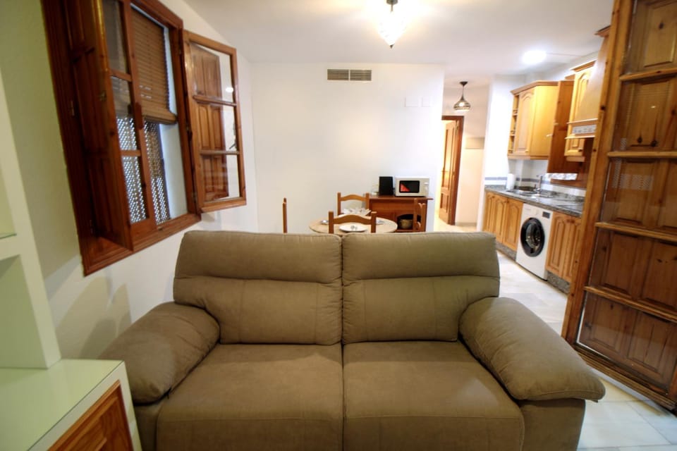 Kitchen or kitchenette, Seating area, Dining area