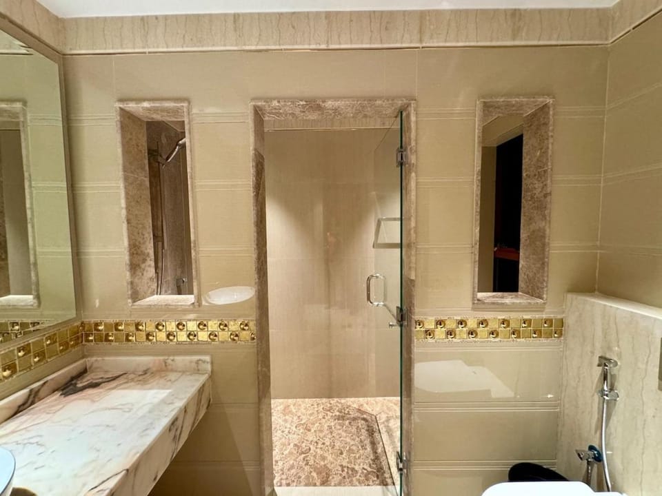 Deira Luxurious unit near metro Apartment in Dubai