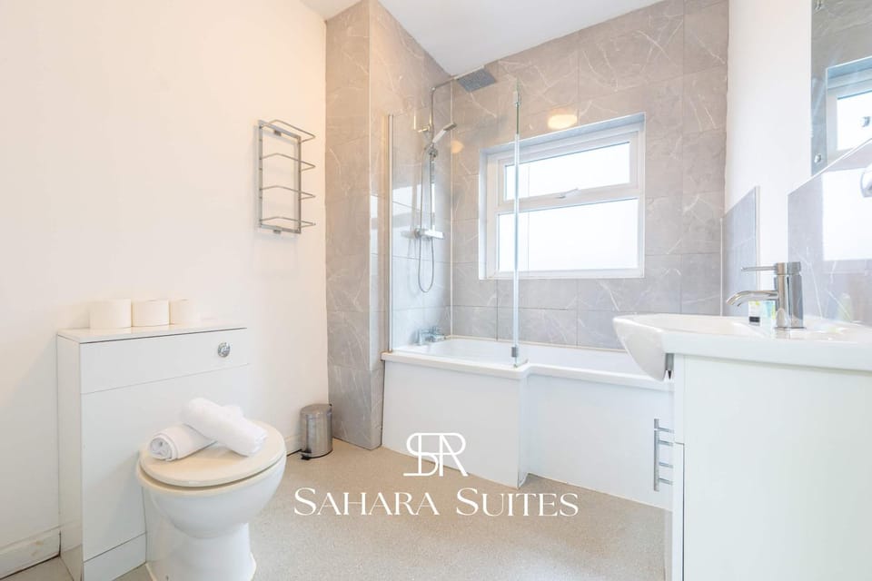 Toilet, Bathroom, towels