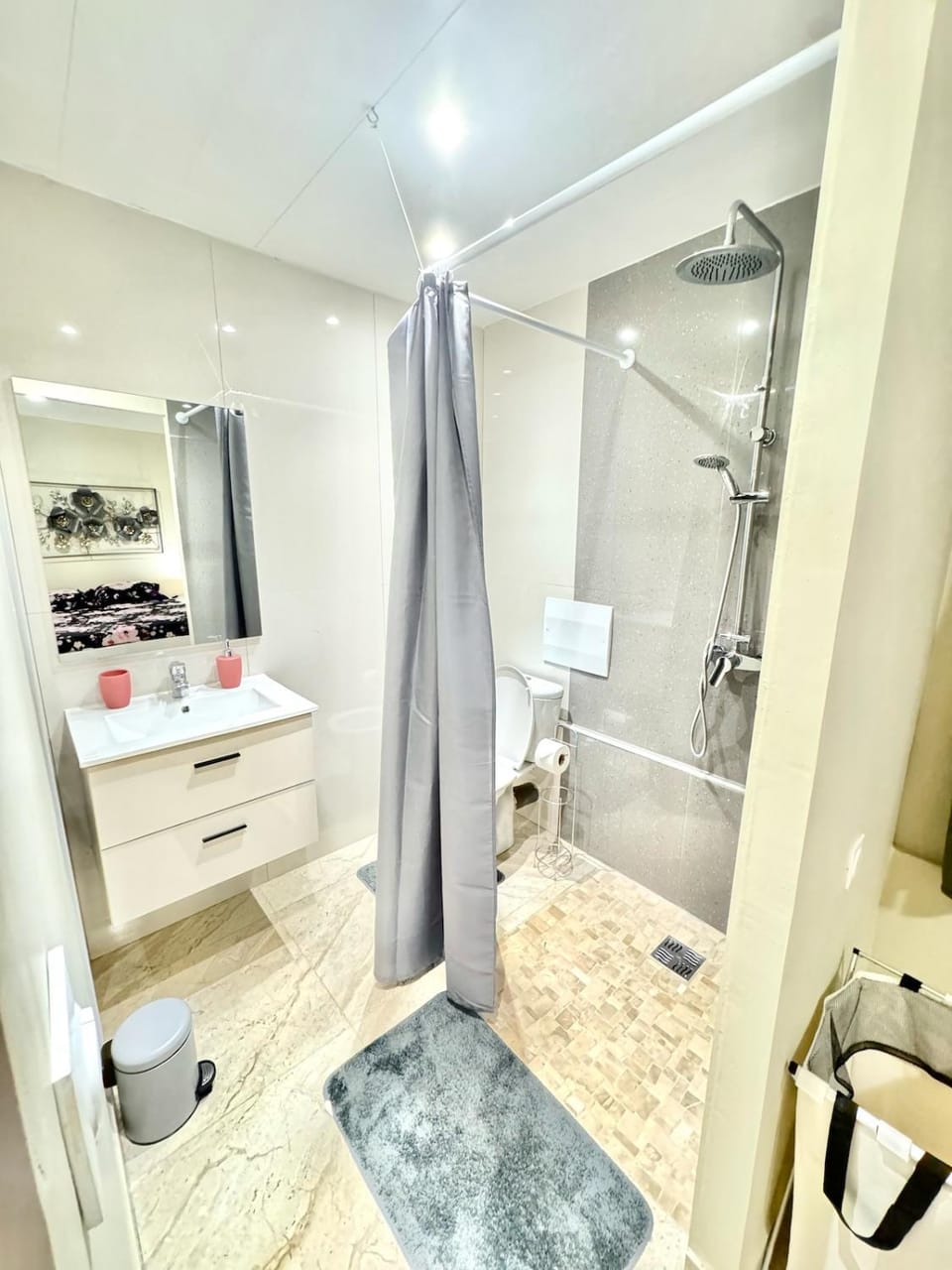Shower, Toilet, Bathroom, towels