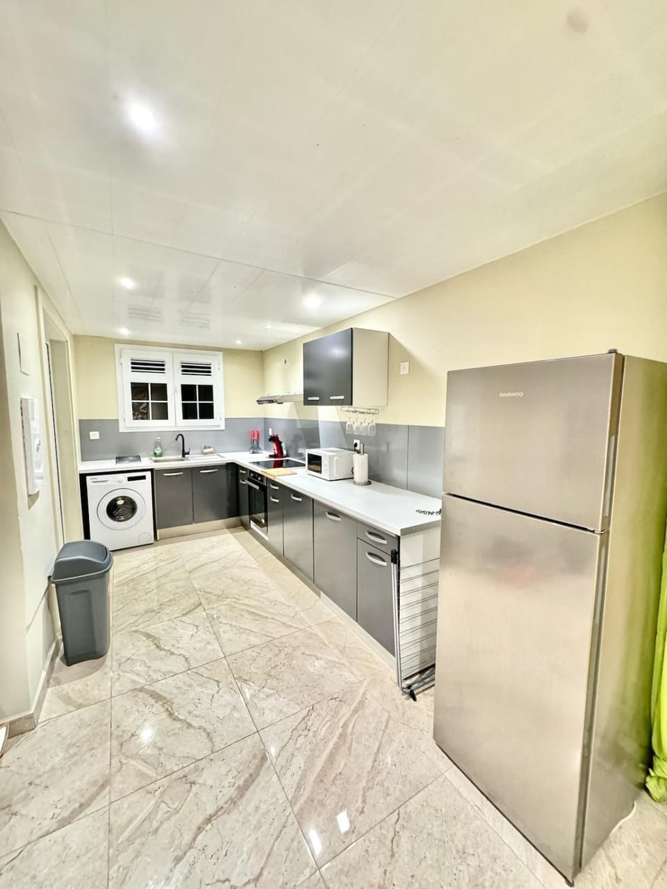 Kitchen or kitchenette, oven, stove, washing machine