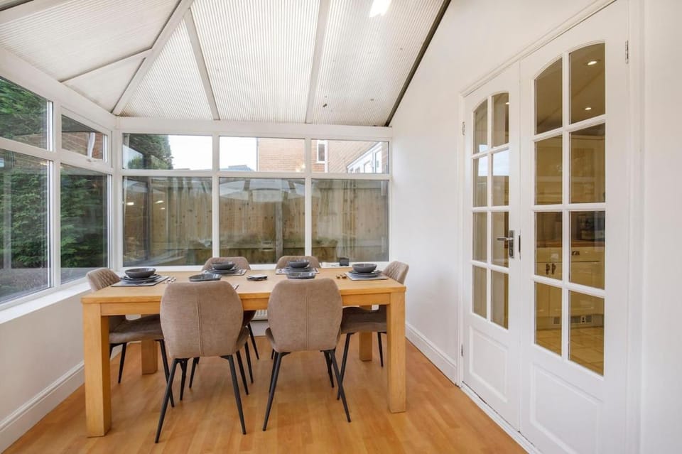 Your Home Away From Home - Near York City Centre House in York