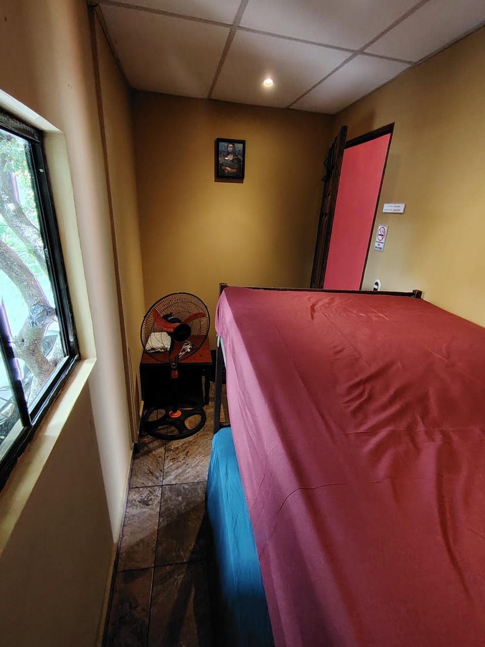 Rooms libertad,Habitacion con litera y baño compartido, 6 A Bed and Breakfast in San Salvador
