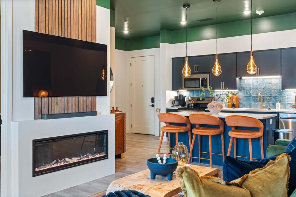 Three King Suites with Pool Gym Balcony & Garage Right On Music Row Downtown Views from Rooftop Walk to RCA Studio B & Local Dining Under 2 miles to Broadway Elevator Access 24 Hr Hospitality House in Music Row
