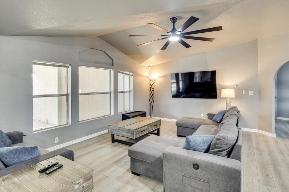 Golf, Fish & Unwind! Group Getaway in Fort Mohave House in Fort Mohave
